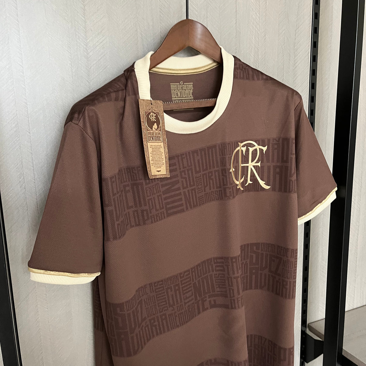 Camisa Flamengo 2024/25 Identidade (Jorge Aragão) - Torcedor Masculina - Marrom