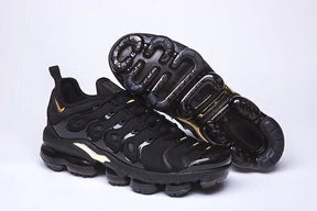 TÊNIS NIKE AIR VAPORMAX PLUS PRETO DOURADO