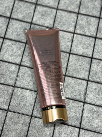 Victoria's Secret Valvet Petals - Body Lotion 236ml