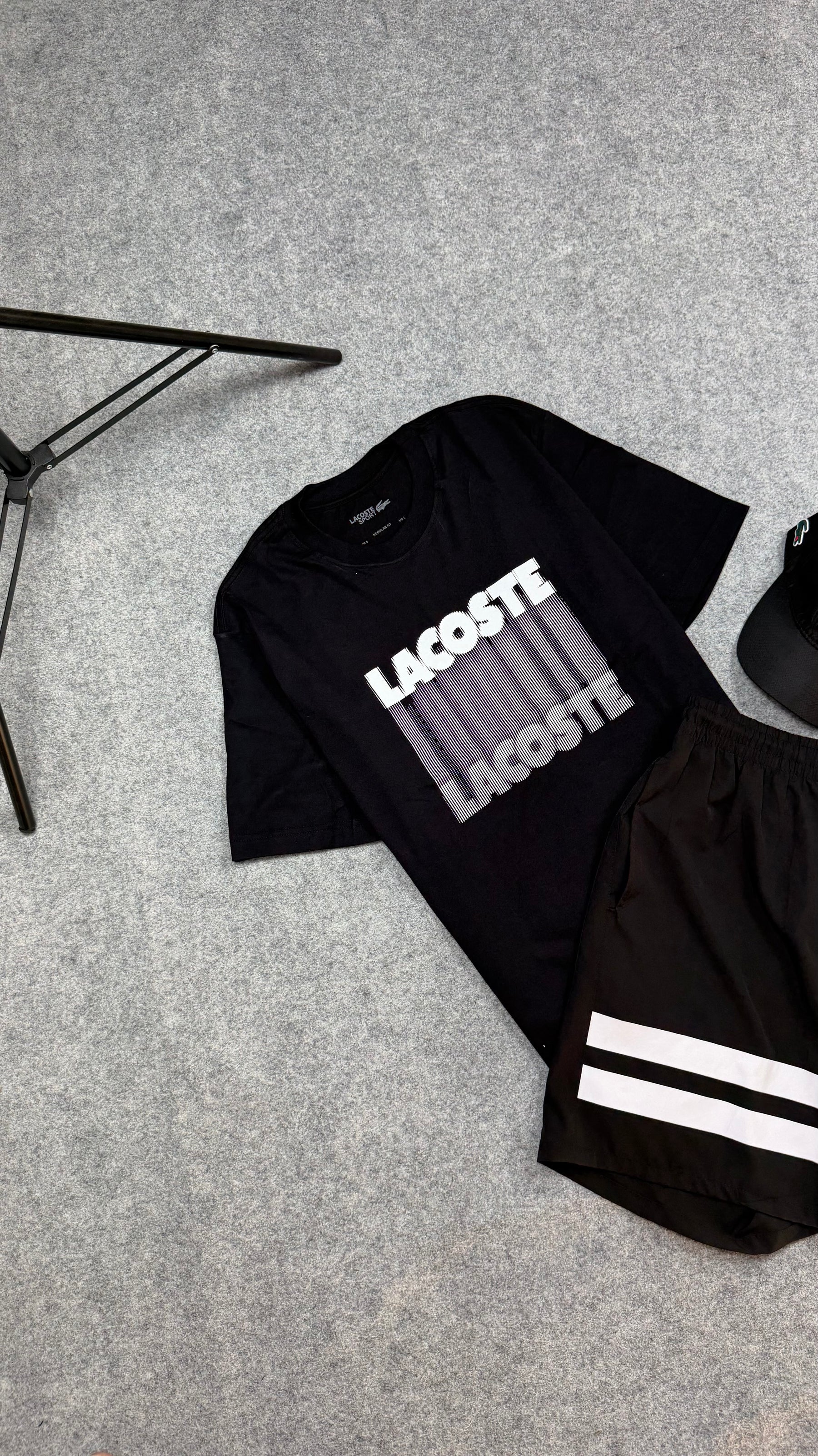 Kit Lacoste