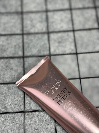 Victoria's Secret Valvet Petals - Body Lotion 236ml