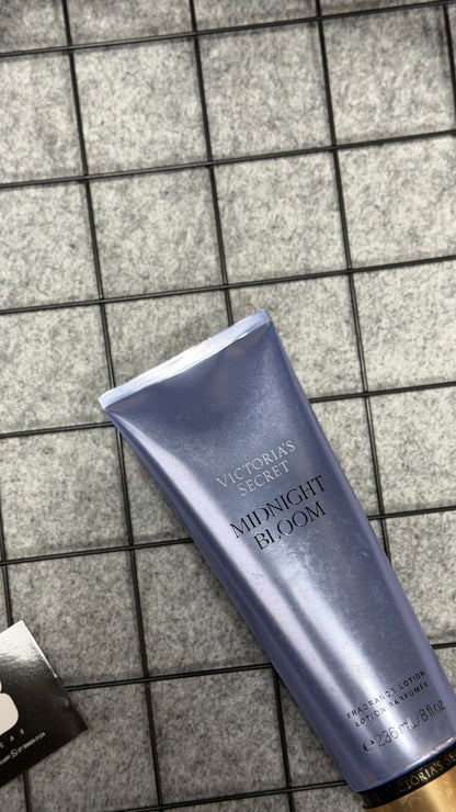KIT VICTORIA’S SECRET MIDNIGHT BLOOM HIDRATANTE + SPLASH
