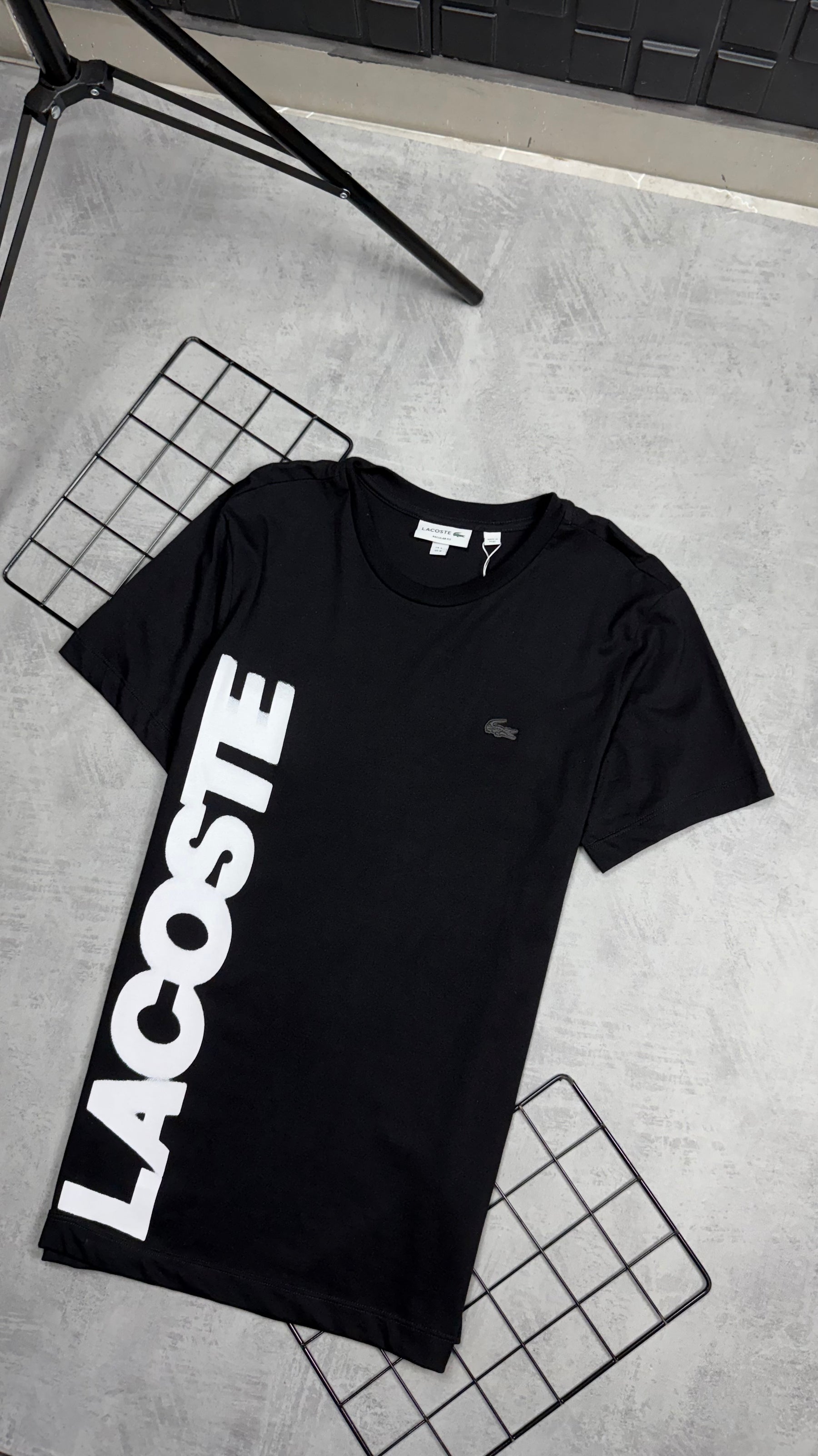 Camiseta Lacoste Letreiro - Padrão Site