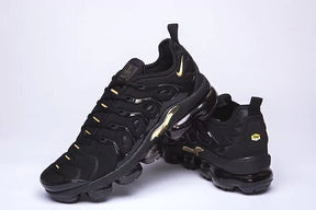TÊNIS NIKE AIR VAPORMAX PLUS PRETO DOURADO